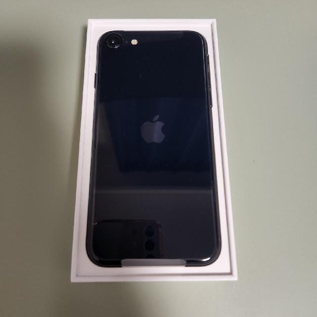 iPhone(アイフォーン)のアップル iPhoneSE 第3世代 64GB ミッドナイト スマホ/家電/カメラのスマートフォン/携帯電話(スマートフォン本体)の商品写真