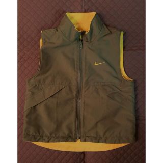 ナイキ(NIKE)のナイキ　100cm リバーシブルベスト　カーキ×黄(ジャケット/上着)