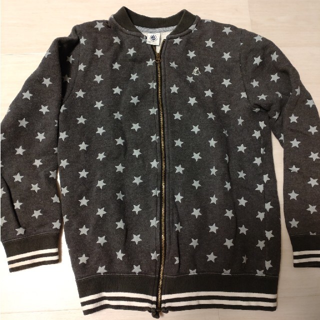 PETIT BATEAU(プチバトー)のusedプチバトーギャルソン星柄ジップアウター10ans/140cmグレー×白 キッズ/ベビー/マタニティのキッズ服男の子用(90cm~)(ジャケット/上着)の商品写真