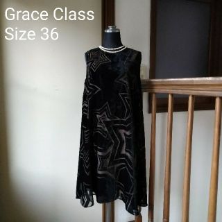 グレースコンチネンタル(GRACE CONTINENTAL)の美品　Grace Class　大中小のシアーな星型　Aラインが可愛いワンピース(ひざ丈ワンピース)