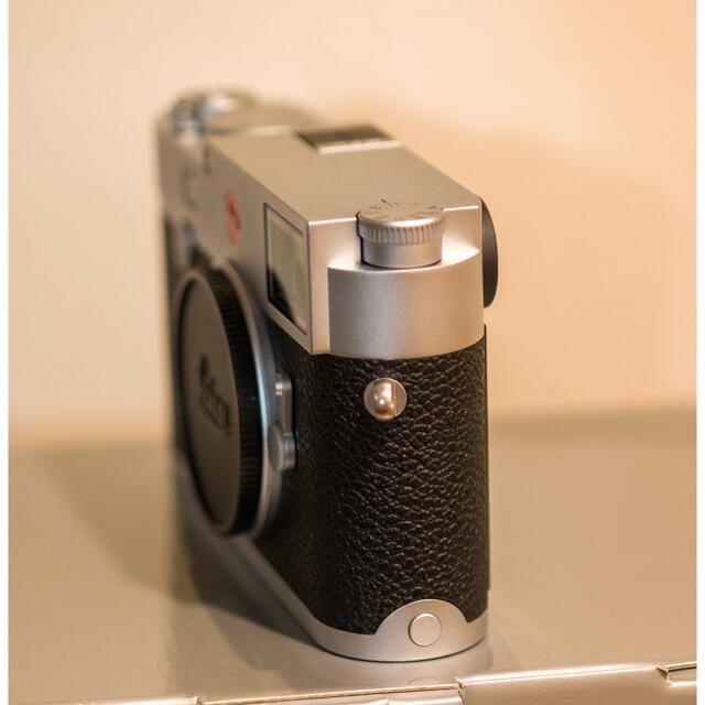 LEICA(ライカ)の超美品 LEICA M10-R シルバークローム スマホ/家電/カメラのカメラ(デジタル一眼)の商品写真