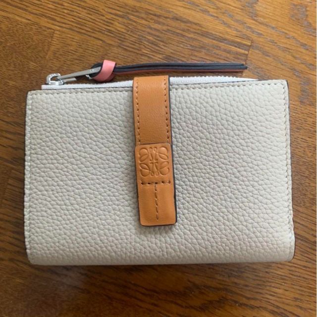 超お買い得!】 正規品 美品LOEWE ロエベ 財布 大人気カラー ライト