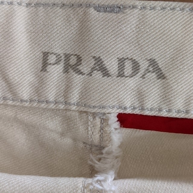 PRADA(プラダ)の値下げ!PRADA　メンズ　デニムパンツ　ホワイト　サイズ28 メンズのパンツ(デニム/ジーンズ)の商品写真