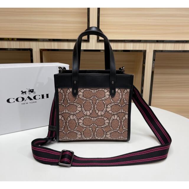 Coach フィールド トート 22 マミファイド シグネチャー レキシー