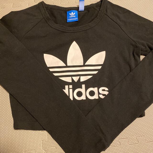 adidas(アディダス)の美品　adidas アディダス　tシャツ ショート丈　長袖 レディースのトップス(Tシャツ(長袖/七分))の商品写真