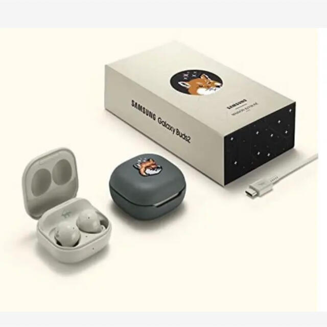 MAISON KITSUNE'(メゾンキツネ)のgalaxy buds2 メゾンキツネ　限定モデル スマホ/家電/カメラのオーディオ機器(ヘッドフォン/イヤフォン)の商品写真