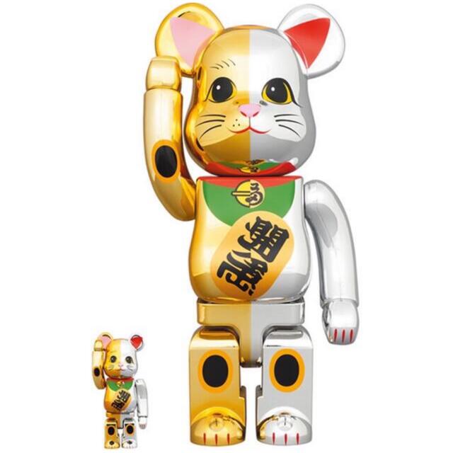 MEDICOM TOY(メディコムトイ)のBE@RBRICK 招き猫 千万両 金×開運 銀 100％ & 400％ ハンドメイドのおもちゃ(フィギュア)の商品写真