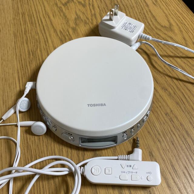 東芝(トウシバ)のCDプレーヤー スマホ/家電/カメラのオーディオ機器(ポータブルプレーヤー)の商品写真