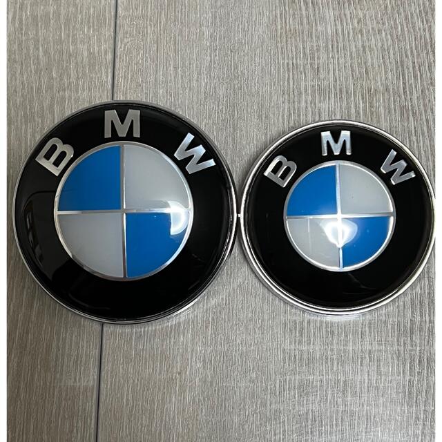 BMW(ビーエムダブリュー)の送料無料 BMWボンネットリアエンブレム82㎜74㎜ 自動車/バイクの自動車(車種別パーツ)の商品写真