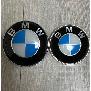 ビーエムダブリュー(BMW)の送料無料 BMWボンネットリアエンブレム82㎜74㎜(車種別パーツ)