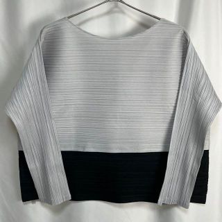 プリーツプリーズイッセイミヤケ(PLEATS PLEASE ISSEY MIYAKE)の【極美品】22ss PLEATS PLEASE バイカラー 横プリーツ トップス(Tシャツ(長袖/七分))