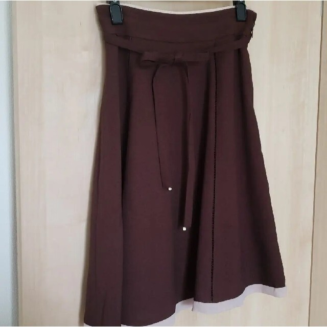 MISCH MASCH(ミッシュマッシュ)のMISCH MASCH ビジュー付ベルト付膝丈スカート レディースのスカート(ひざ丈スカート)の商品写真