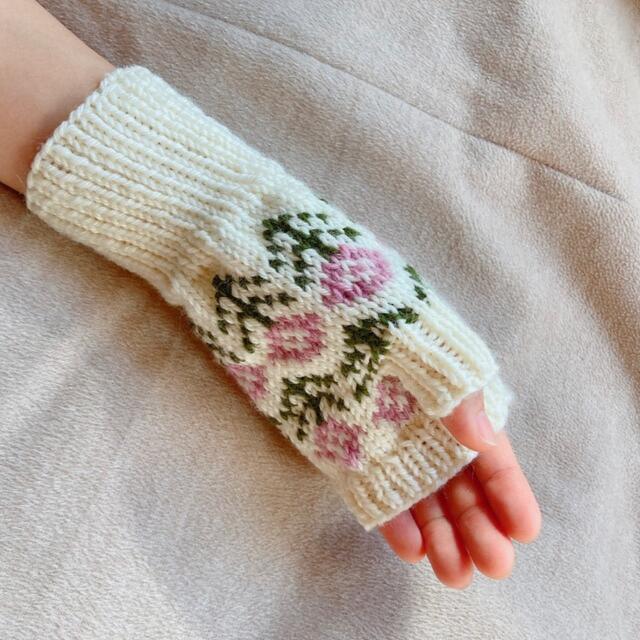 北欧モチーフのハーフミトン　ピンク ハンドメイドのファッション小物(手袋)の商品写真