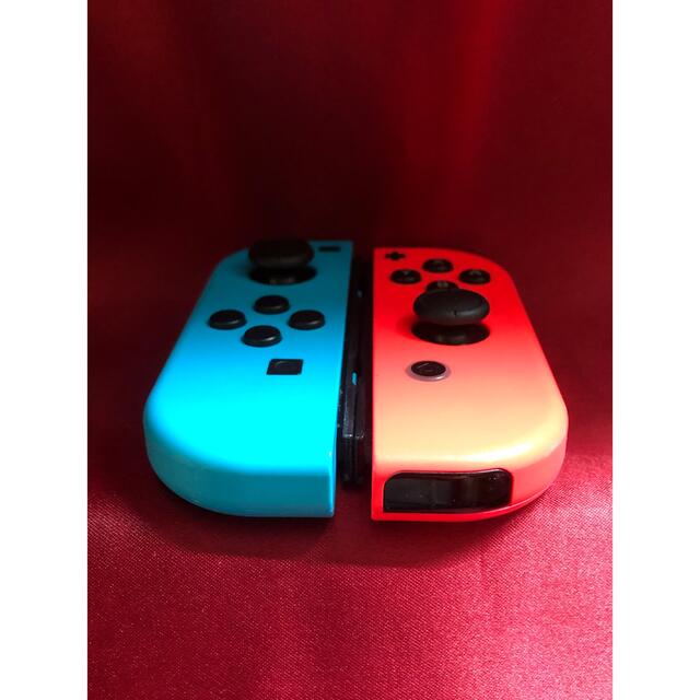 Nintendo Switch(ニンテンドースイッチ)の[安心保証]純正ジョイコン　ネオンブルー Ｌ　ネオンレッド Ｒ エンタメ/ホビーのゲームソフト/ゲーム機本体(家庭用ゲーム機本体)の商品写真