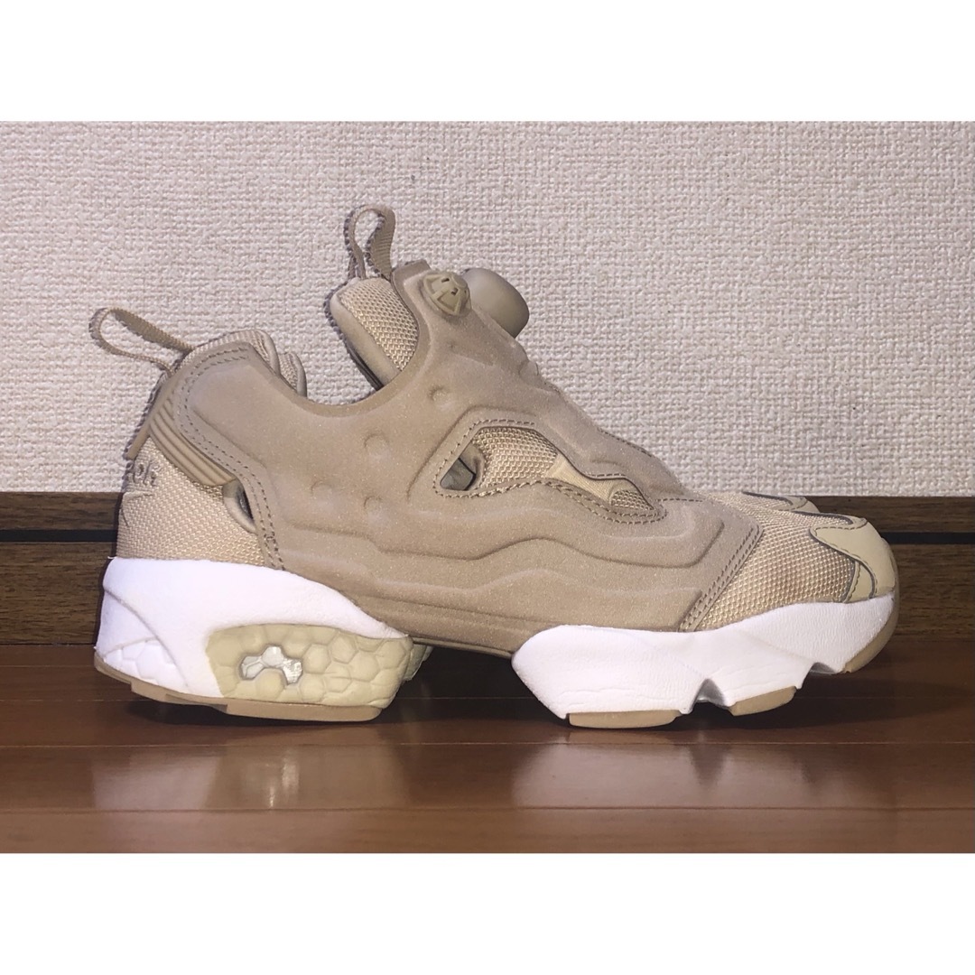 Reebok(リーボック)の23cm 良品 REEBOK INSTA PUMP FURY OG ベージュ 白 レディースの靴/シューズ(スニーカー)の商品写真