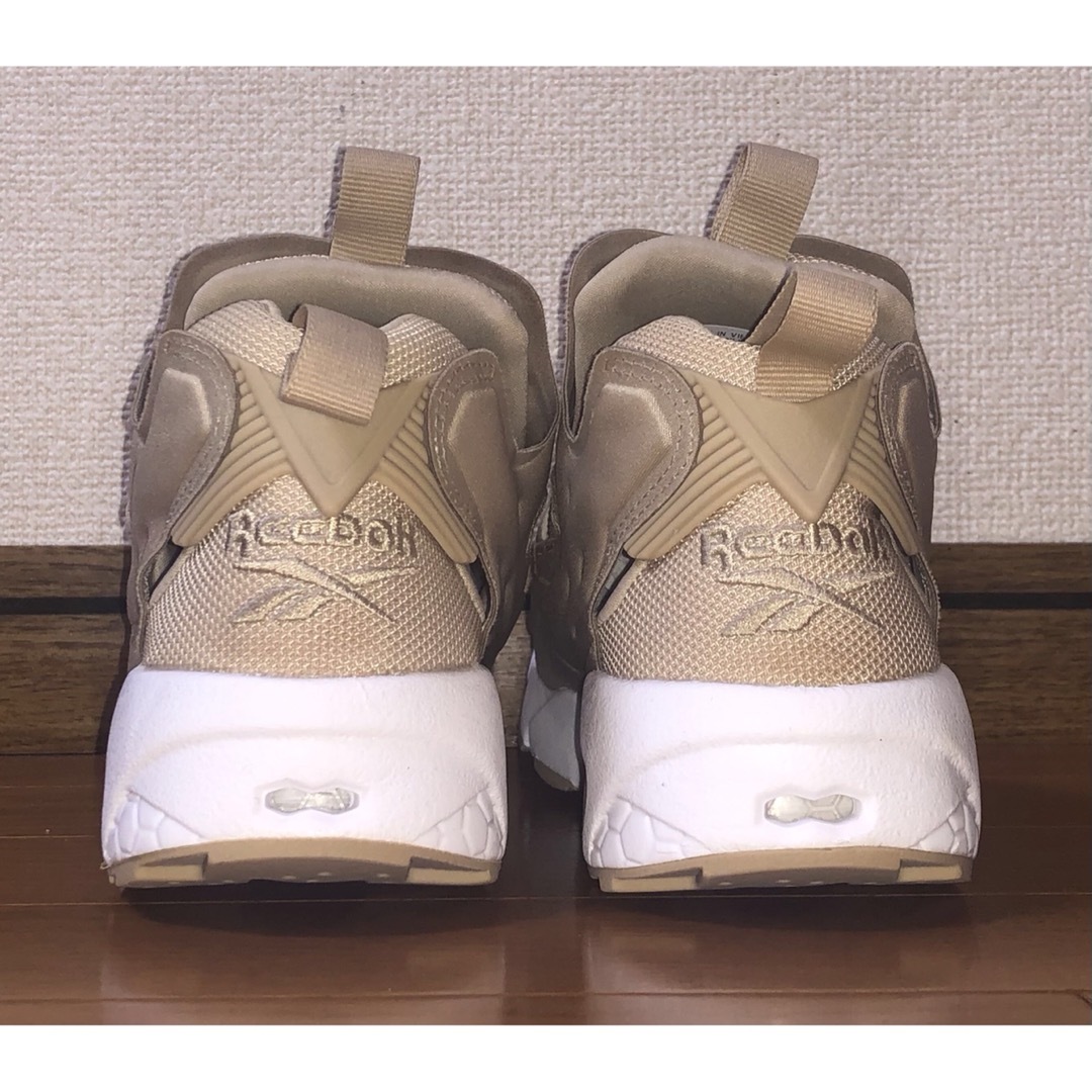 Reebok(リーボック)の23cm 良品 REEBOK INSTA PUMP FURY OG ベージュ 白 レディースの靴/シューズ(スニーカー)の商品写真