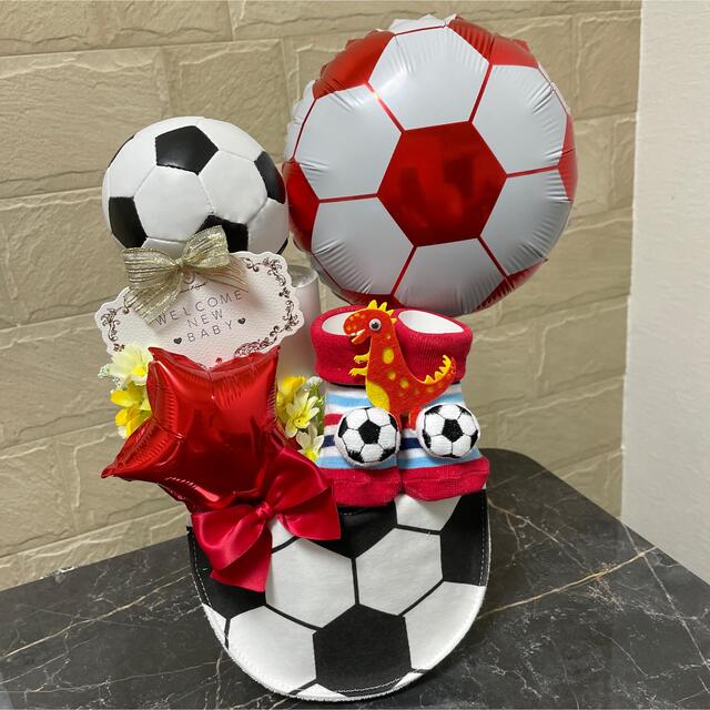 オムツケーキ　送料込み　2段　サッカー　男の子　出産祝い キッズ/ベビー/マタニティのおむつ/トイレ用品(ベビー紙おむつ)の商品写真