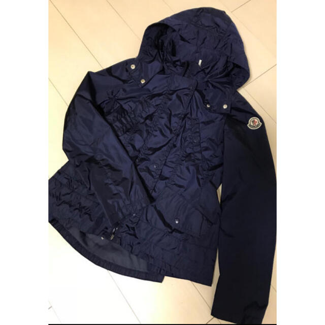 MONCLER(モンクレール)の美品　モンクレール　アウタージャケット レディースのジャケット/アウター(ナイロンジャケット)の商品写真