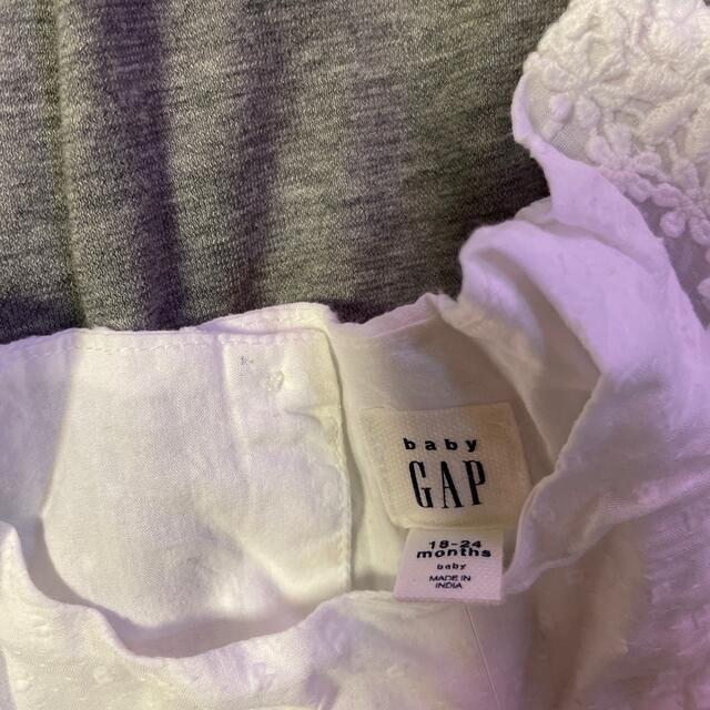 babyGAP(ベビーギャップ)のbabyGAPBABYワンピースギップ赤ちゃん服2着セット キッズ/ベビー/マタニティのベビー服(~85cm)(ワンピース)の商品写真