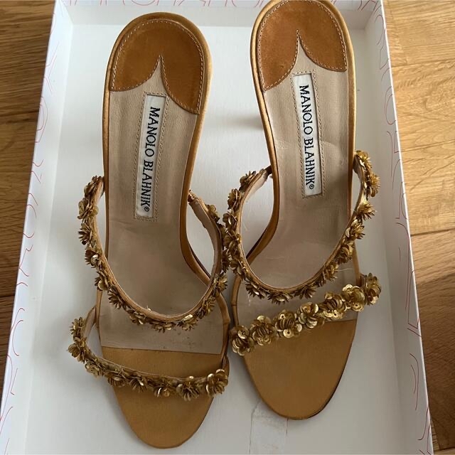 MANOLO BLAHNIK 35