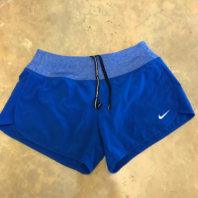 NIKE(ナイキ)のNIKE ナイキ　レディース  トレーニングパンツ スポーツ/アウトドアのランニング(ウェア)の商品写真