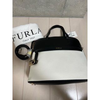 新品 FURLA バイカラー台形バック