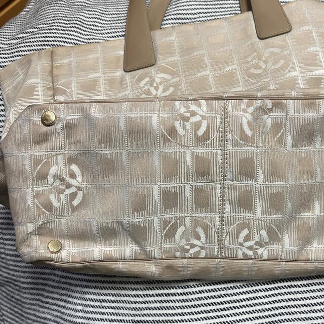 CHANEL(シャネル)のシャネル　トラベルライントートバッグ　ベージュ レディースのバッグ(トートバッグ)の商品写真