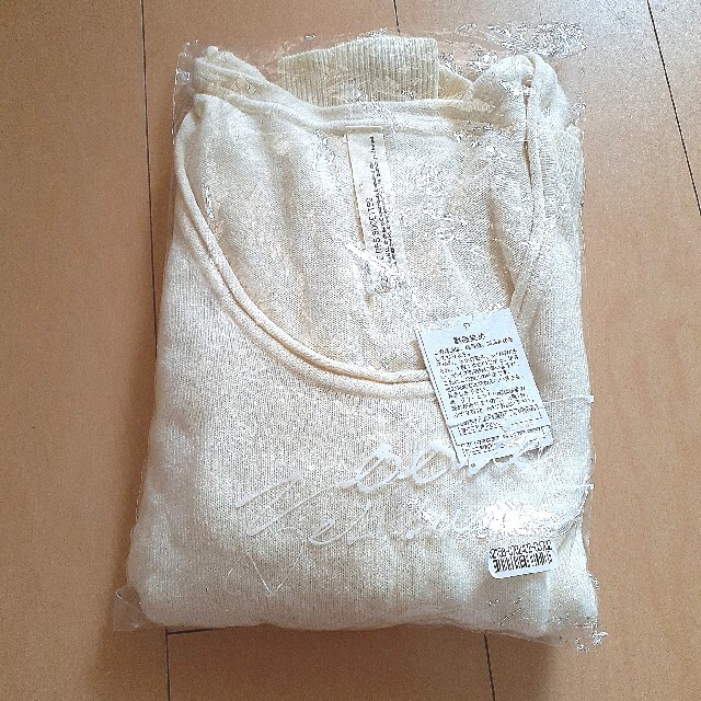 【新品・未使用】ニット　ホワイト レディースのトップス(ニット/セーター)の商品写真