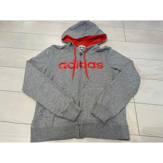 アディダス(adidas)のadidasグレーパーカー(パーカー)