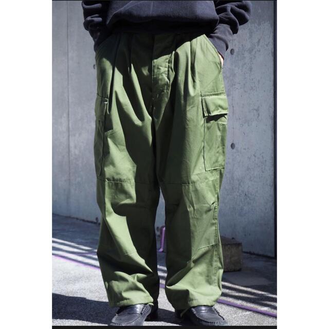 REMAKE 80'S DEADSTOCK POPLIN TROUSERS メンズのパンツ(ワークパンツ/カーゴパンツ)の商品写真