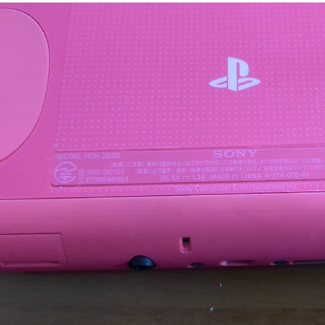 PlayStation Vita(プレイステーションヴィータ)のPlayStationVITA PHC2000 PSvita ソフト2本付き エンタメ/ホビーのゲームソフト/ゲーム機本体(携帯用ゲーム機本体)の商品写真