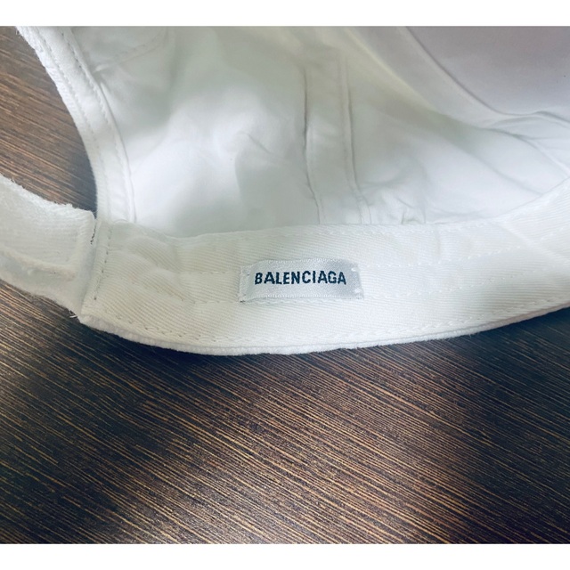 Balenciaga(バレンシアガ)のバレンシアガ　キャップ　白 レディースの帽子(キャップ)の商品写真