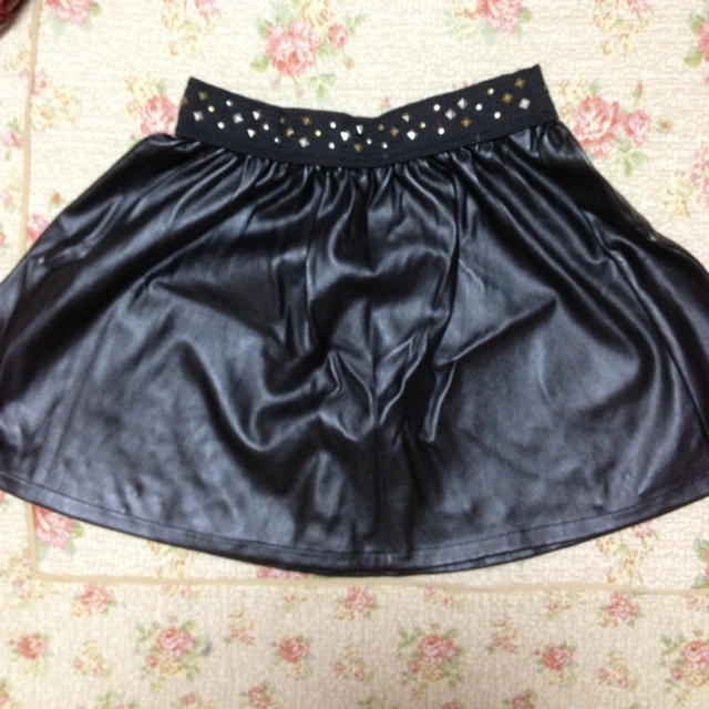 GRL(グレイル)のスタッズつきレザースカート レディースのスカート(ミニスカート)の商品写真