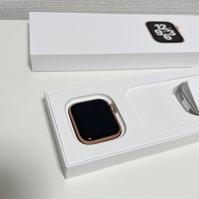 Apple Watch(アップルウォッチ)のApple Watch SE 40mm (GPSモデル) メンズの時計(腕時計(デジタル))の商品写真