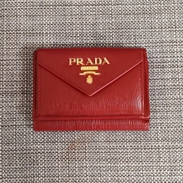 財布プラダ　三つ折り財布　赤　PRADA