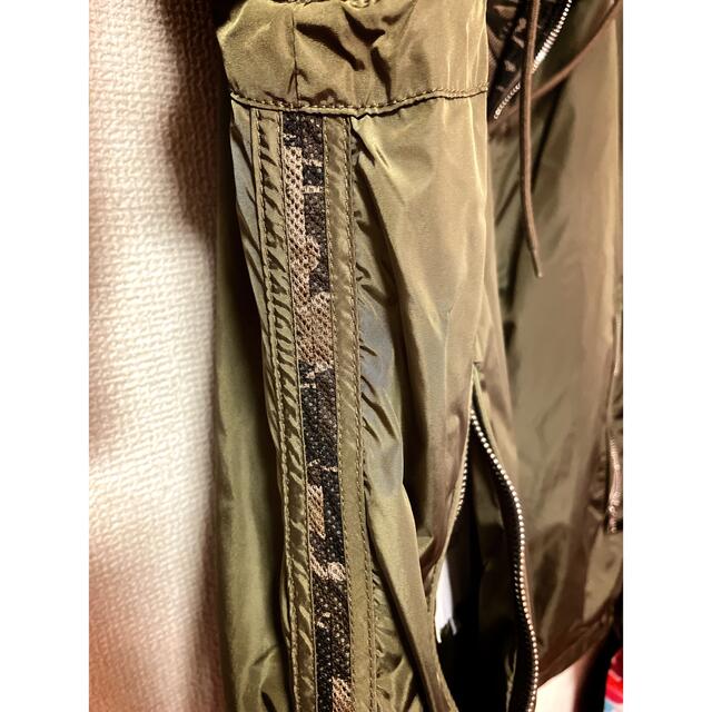 MONCLER(モンクレール)のモンクレール ウィンドウブルゾン メンズのジャケット/アウター(ブルゾン)の商品写真