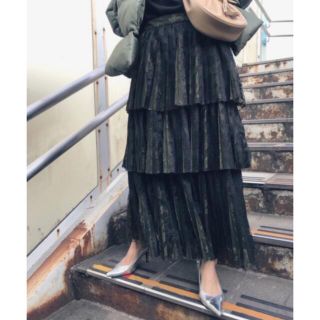 アメリヴィンテージ(Ameri VINTAGE)のAmeri Vintage PLEATS TIERED SKIRT カーキ(ロングスカート)