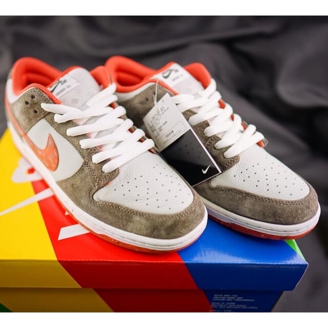 NIKE(ナイキ)のCrushed Skate Shop × Nike SB Dunk Low QS メンズの靴/シューズ(スニーカー)の商品写真