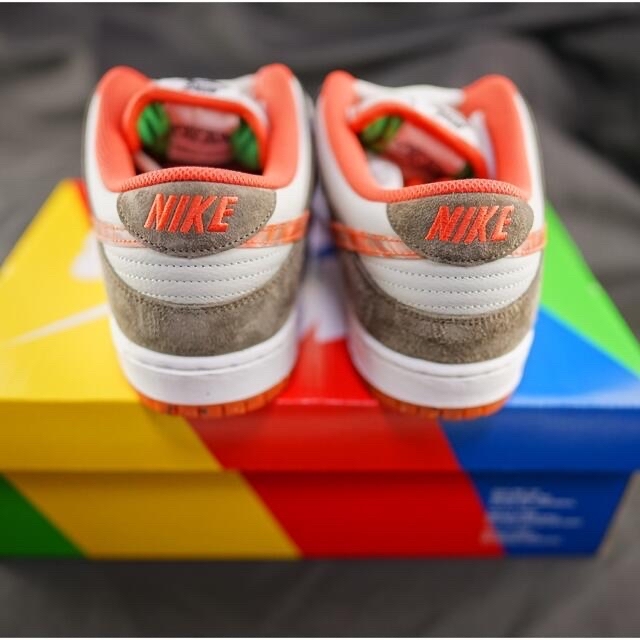 NIKE(ナイキ)のCrushed Skate Shop × Nike SB Dunk Low QS メンズの靴/シューズ(スニーカー)の商品写真