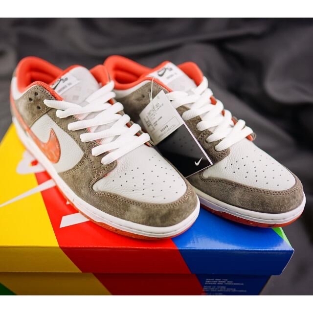 NIKE(ナイキ)のCrushed Skate Shop × Nike SB Dunk Low QS メンズの靴/シューズ(スニーカー)の商品写真