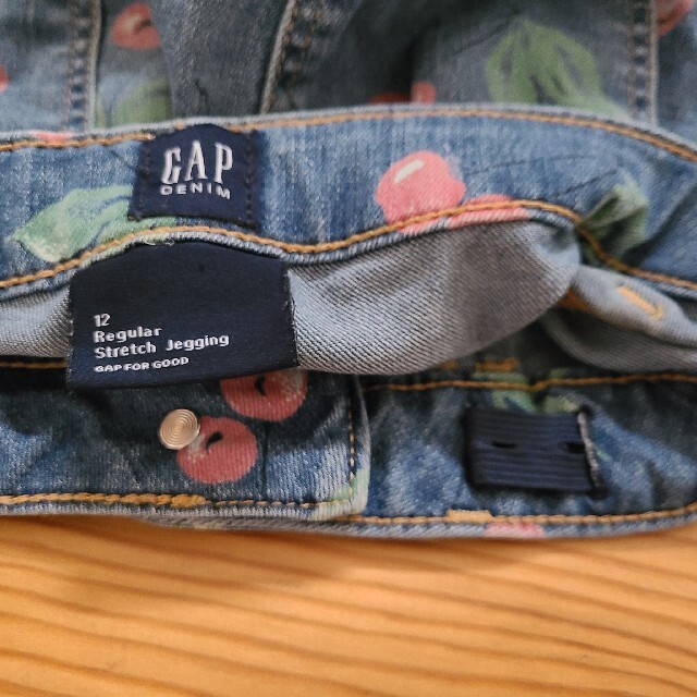 GAP(ギャップ)の値下げGAP デニムパンツ　150cm　ギャップ キッズ/ベビー/マタニティのキッズ服女の子用(90cm~)(パンツ/スパッツ)の商品写真