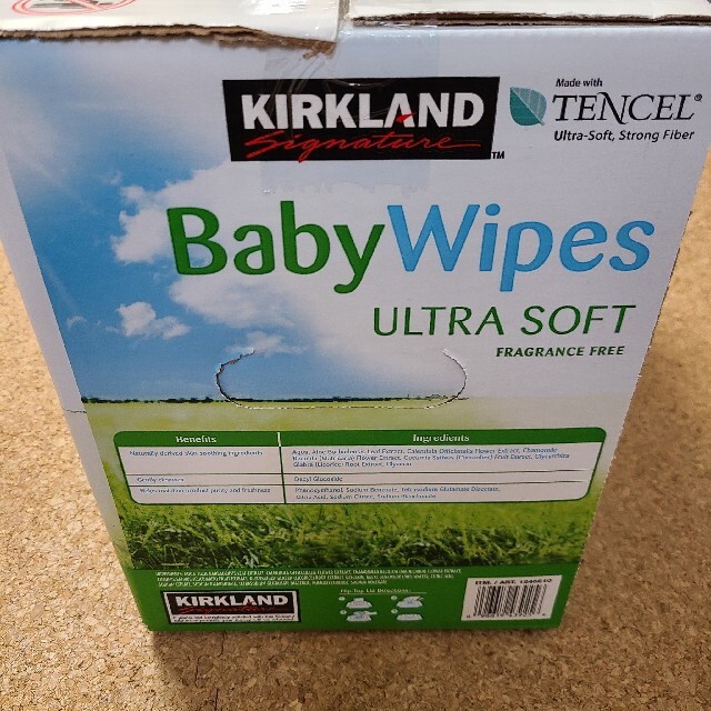 コストコ(コストコ)のカークランド BABY WIPES 100枚X9個 キッズ/ベビー/マタニティのおむつ/トイレ用品(ベビーおしりふき)の商品写真