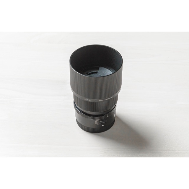 SIGMA(シグマ)のSIGMA シグマ 90mm F2.8 DG DN Eマウント用 スマホ/家電/カメラのカメラ(レンズ(単焦点))の商品写真