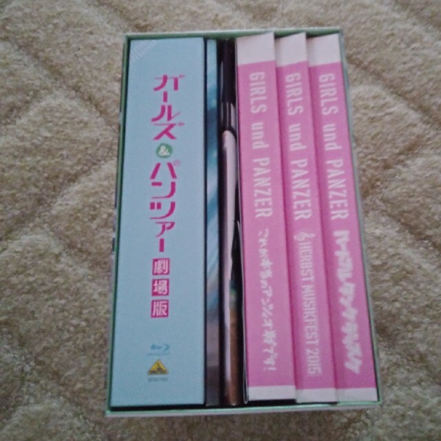 BANDAI NAMCO Entertainment(バンダイナムコエンターテインメント)のガールズ＆パンツァー　劇場版【特装限定版】 Blu-ray アニメイト BOX エンタメ/ホビーのDVD/ブルーレイ(アニメ)の商品写真