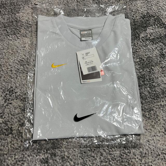 NIKE(ナイキ)のナイキ　ドライフィットシャツ　XS グレー メンズのトップス(Tシャツ/カットソー(半袖/袖なし))の商品写真