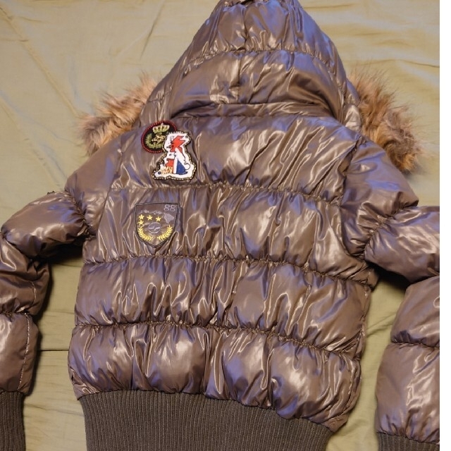 フード付きダウンジャケット ミリタリー アメカジ ショート丈 ワッペン 暖か レディースのジャケット/アウター(ダウンジャケット)の商品写真