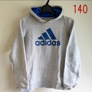 アディダス(adidas)のアディダス 子供 パーカー 140 グレー(Tシャツ/カットソー)