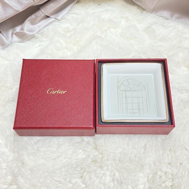 Cartier(カルティエ)の【未使用品】カルティエ  イラストプレート　食器 インテリア/住まい/日用品のキッチン/食器(食器)の商品写真