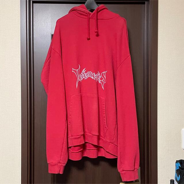 vetements  赤メタルロゴ　Sサイズ　韓国限定パーカー