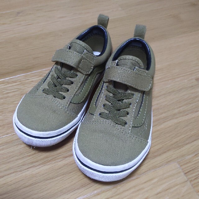 VANS(ヴァンズ)のvans 試着のみの美品　子供靴18㌢　ヴァンズ　スニーカー キッズ/ベビー/マタニティのキッズ靴/シューズ(15cm~)(スニーカー)の商品写真